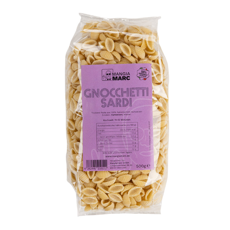 Eine 500g Packung Gnocchetti Sardi, die durch die transparente Verpackung ihre charakteristische Muschelform und die gerillte Oberfläche erkennen lässt.