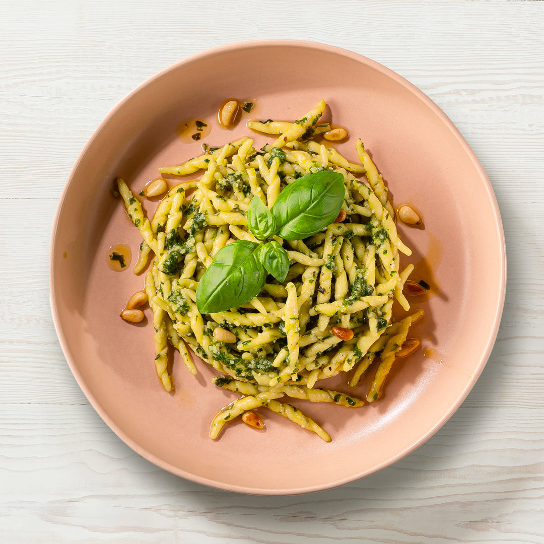MangiaMarc Trofie, serviert mit Basilikum-Pesto, ein authentisches ligurisches Gericht mit frischen Zutaten.